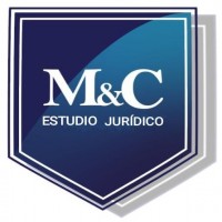 M & C más logotipo