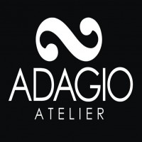 ADAGIO ATELIER MÁS LOGOTIPO