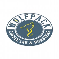 WOLFPACK COFFEE LAB & ROASTERS más logotipo